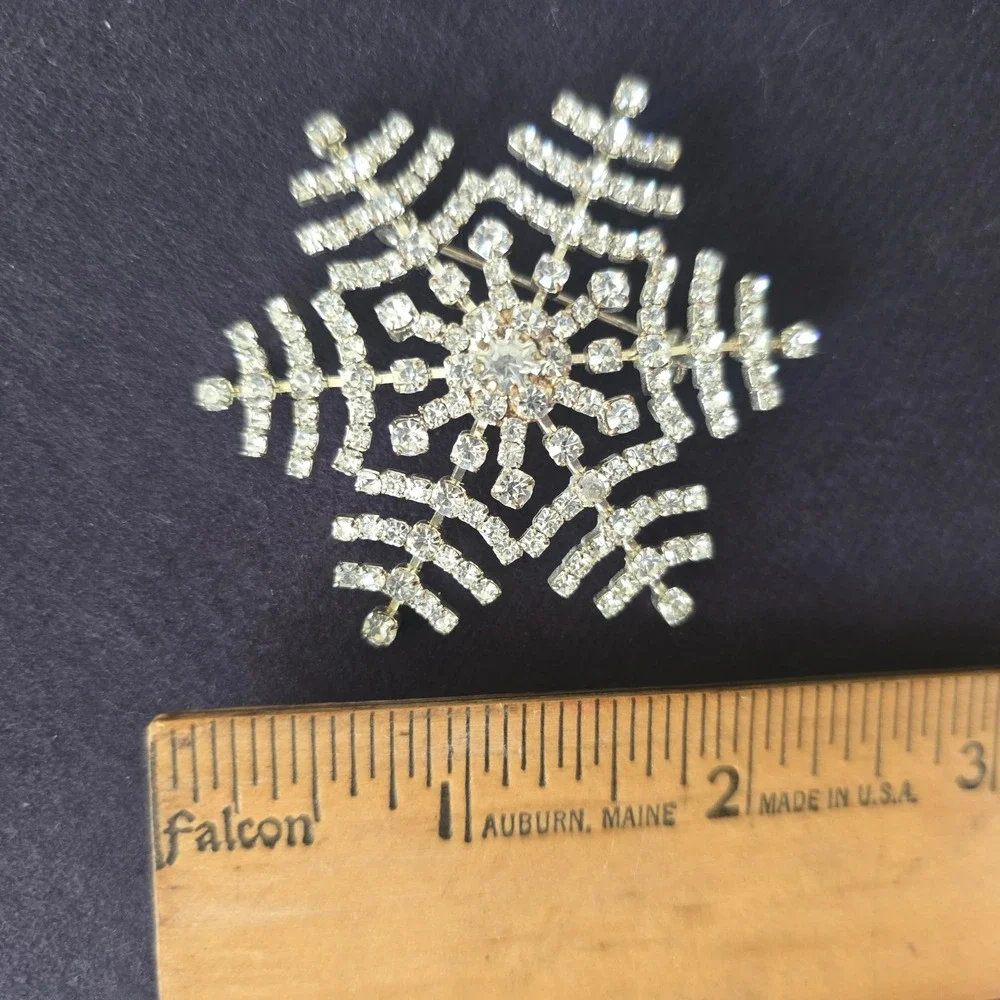 Unbranded elegant snowflake
